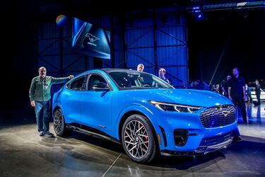 Ford представил электромобиль Mustang