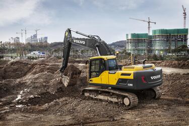 Volvo CE поставила в Россию первую партию новых экскаваторов EC200D