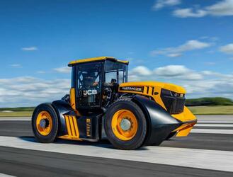 Трактор JCB -самый быстрый в мире