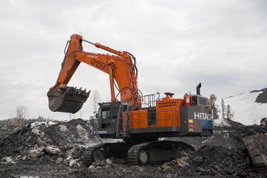 Два горных экскаватора Hitachi EX1200-7 поставлены на разрез «Распадский» 