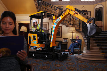 Электрический экскаватор JCB получил признание MacRobert Award 2020