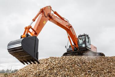 На заводе Hitachi запущено производство новой модели экскаватора ZX380LC-5G