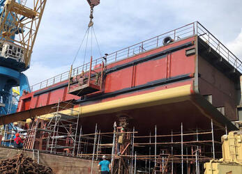 Севморзавод готовит к спуску на воду понтон плавкрана «Григорий Просянкин»