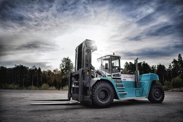  Konecranes выпустила первый электрический вилочный погрузчик