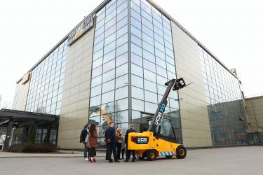  JCB Teletruk 30-19E ─ телескопический погрузчик года