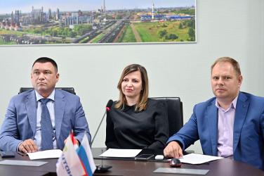 Телемост в честь Дня химика объединил более 100 предприятий нефтехимической отрасли страны