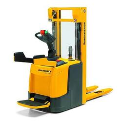 Компания Jungheinrich представит новый электрический поводковый штабелер