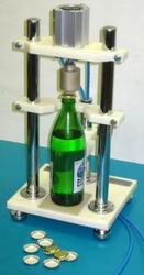 Укупорка кронен-пробкой. УУ-1ПН: производительность больше, усилий меньше Укупорка кронен-пробкой. УУ-1ПН: производительность больше, усилий меньше