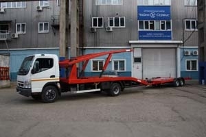 Двухэтажный эвакуатор на базе Mitsubishi Fuso