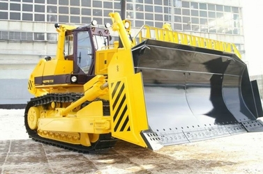 Бульдозер ЧЕТРА поможет волонтерам очистить Арктику от мусора