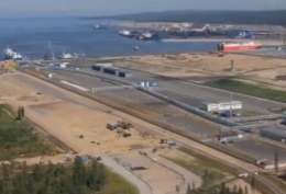 Четыре портальных крана отправятся на судне из Усть-Луги в Северную Корею