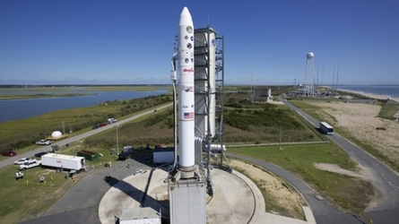 Ракета "Минотавр-5", стартовавшая в субботу с космодрома на острове Уоллопс, на восточном побережье США, успешно вывела лунный зонд LADEE на околоземную орбиту.