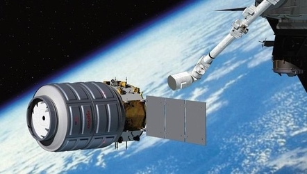 Стыковка корабля Cygnus с МКС отложена на двое суток из-за сбоя