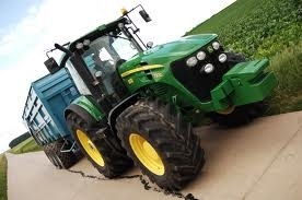 Студенты ОГАУ получили от компании John Deere передовую сельскохозяйственную технику