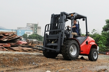 НТК форклифт представляет новую линейку внедорожных погрузчиков