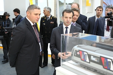 А.Дворкович посетил стенд корпорации УВЗ на выставке "Транспорт России"