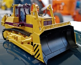 Поступил в продажу бульдозер ЧЕТРА Т-40 в масштабе 1:43